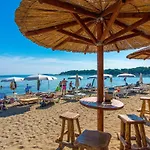 Beautiful In With Swimming Pool Apartmán
