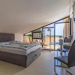 Beautiful In With Swimming Pool Appartement