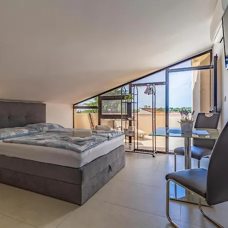 Beautiful In With Swimming Pool Apartmán